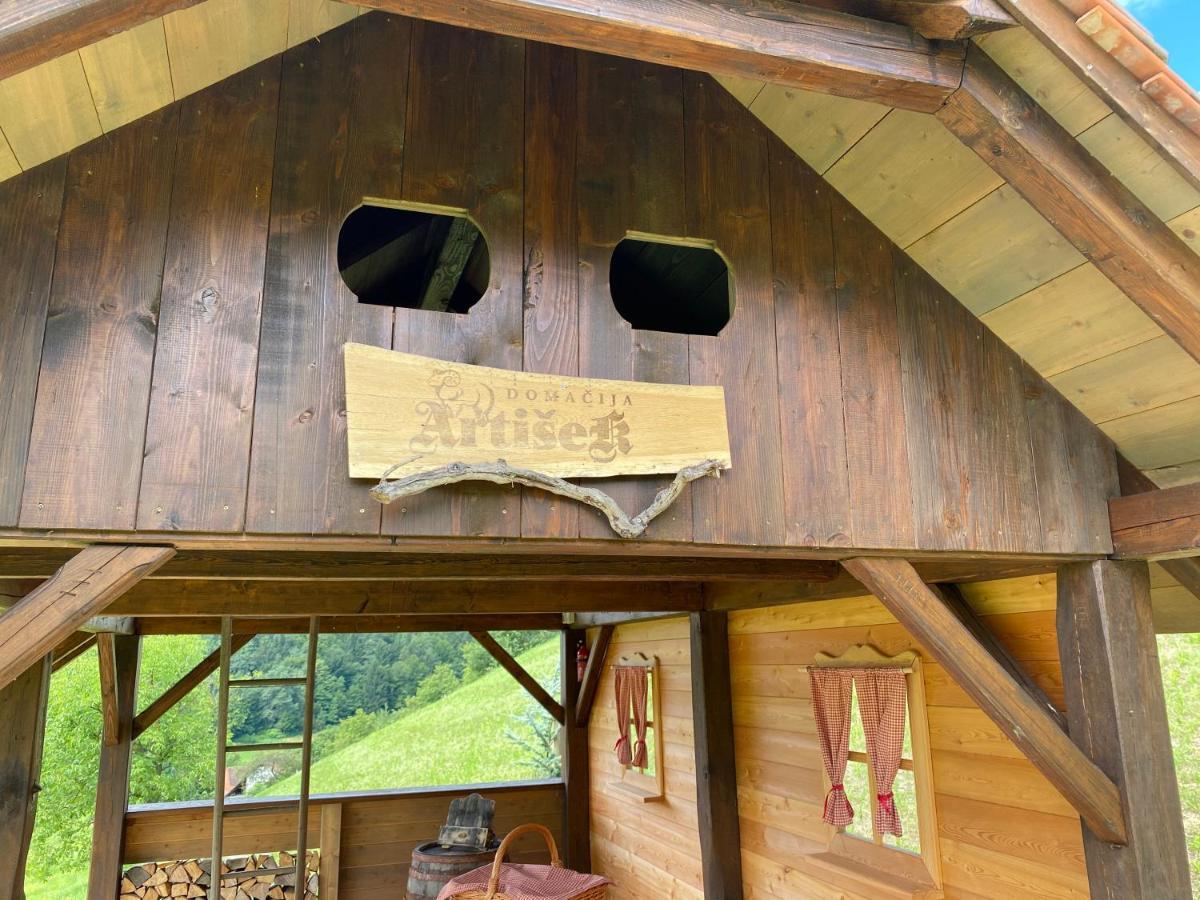 Vila Wooden Hut At Tourist Farm Artisek Store Exteriér fotografie