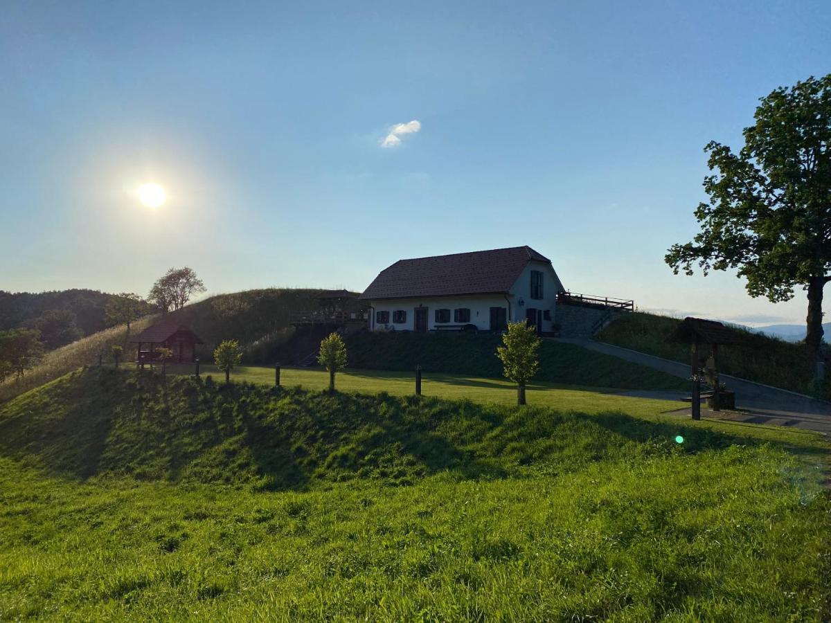 Vila Wooden Hut At Tourist Farm Artisek Store Exteriér fotografie