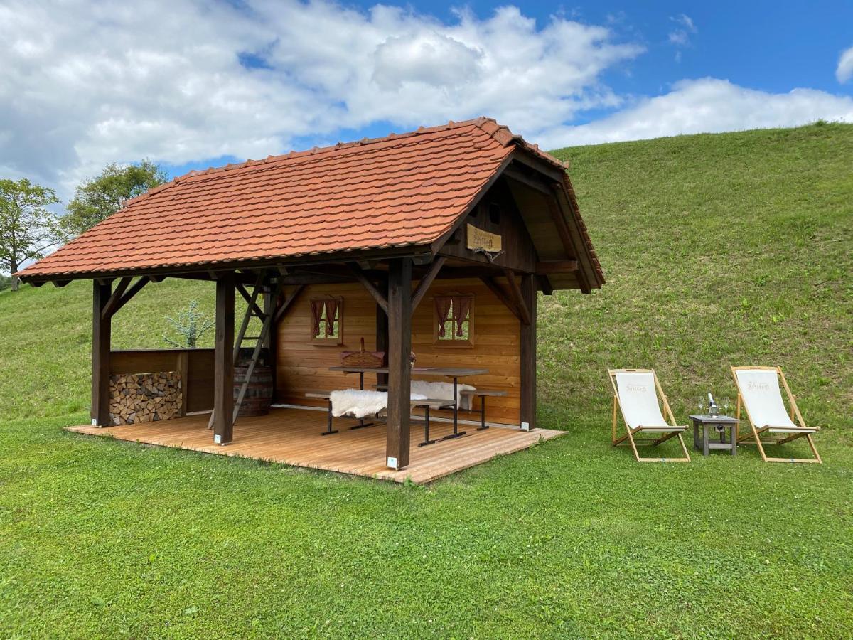 Vila Wooden Hut At Tourist Farm Artisek Store Exteriér fotografie